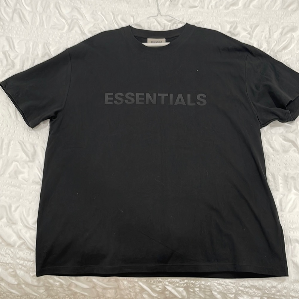 Black essential t shirt